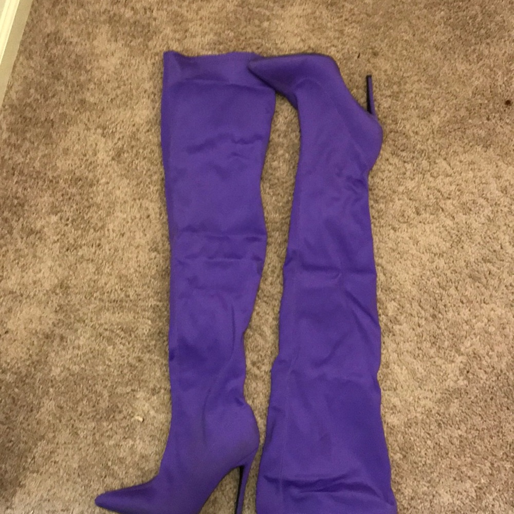 Knee boots